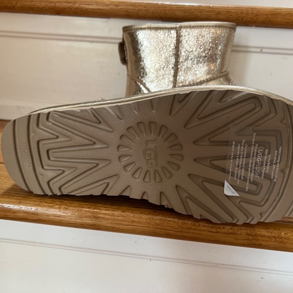 UGG Mini Metallic Boots Size 7 - Picture 2 of 3